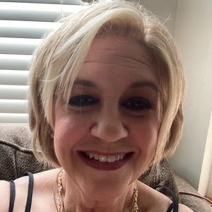 Meet your Posher, Suzanne